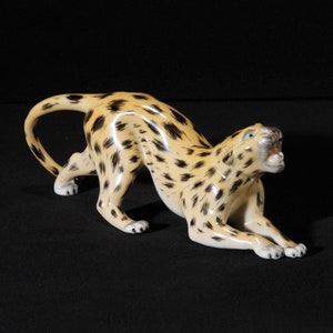 Oldest Volkstedt Porcelain Manufactory, porcelain figure &quot;Cheetah&quot; made of glazed porcelain, colorfully decorated