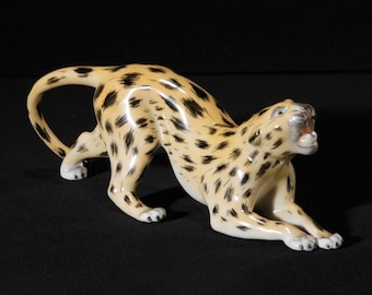 Oldest Volkstedt porcelain manufactory, porcelain figure "Cheetah" made of glazed porcelain, colorfully decorated