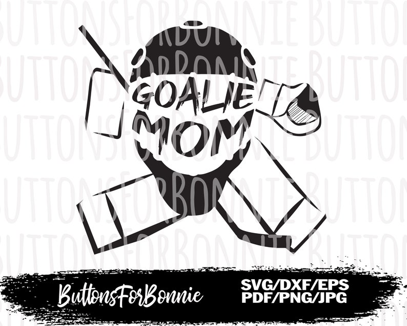 Op de afbeelding: Zwart-wit grafisch ontwerp van een hockeydoelmanmasker met de tekst "Goalie Mom" erop. Twee hockeysticks zijn gekruist achter het masker.