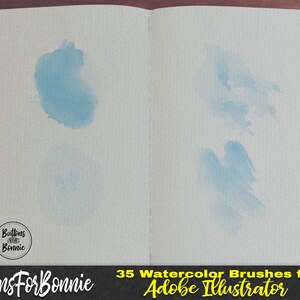 K&ouml;nnte beinhalten: Offenes Notizbuch mit blauen Aquarellpinselstrichen. Das Bild enth&auml;lt den Text "Buttons For Bonnie" und "35 Watercolor Brushes for Adobe Illustrator". Die Aquarellstriche sind in verschiedenen Formen und Gr&ouml;&szlig;en.