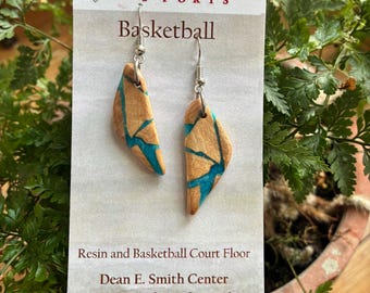 Hergebruikte Dean Smith Dome-basketbalvloer van de University of North Carolina met oorbellen van hars