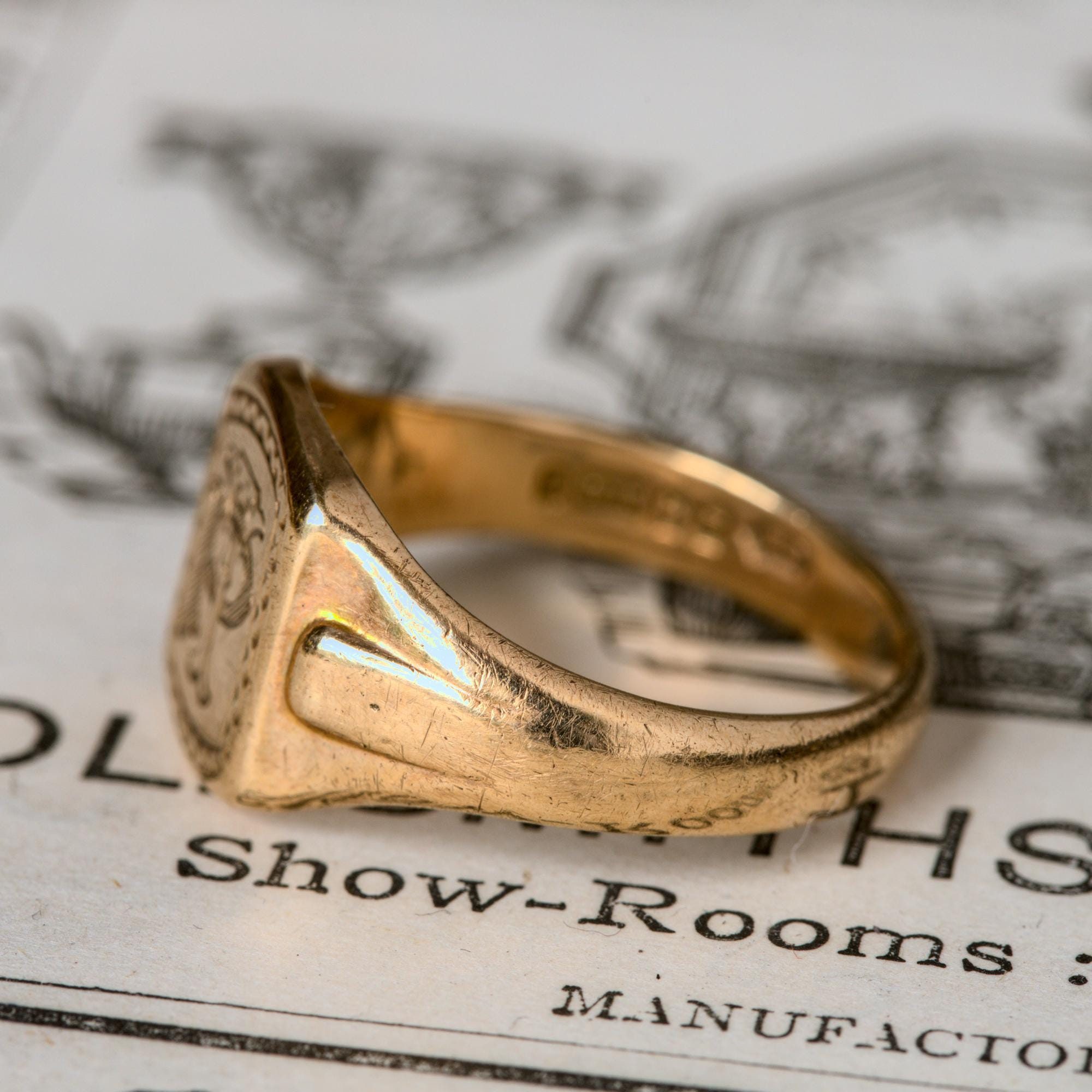 重厚な品質のヴィンテージ英国製9KゴールドシグネットピンキーリングTP