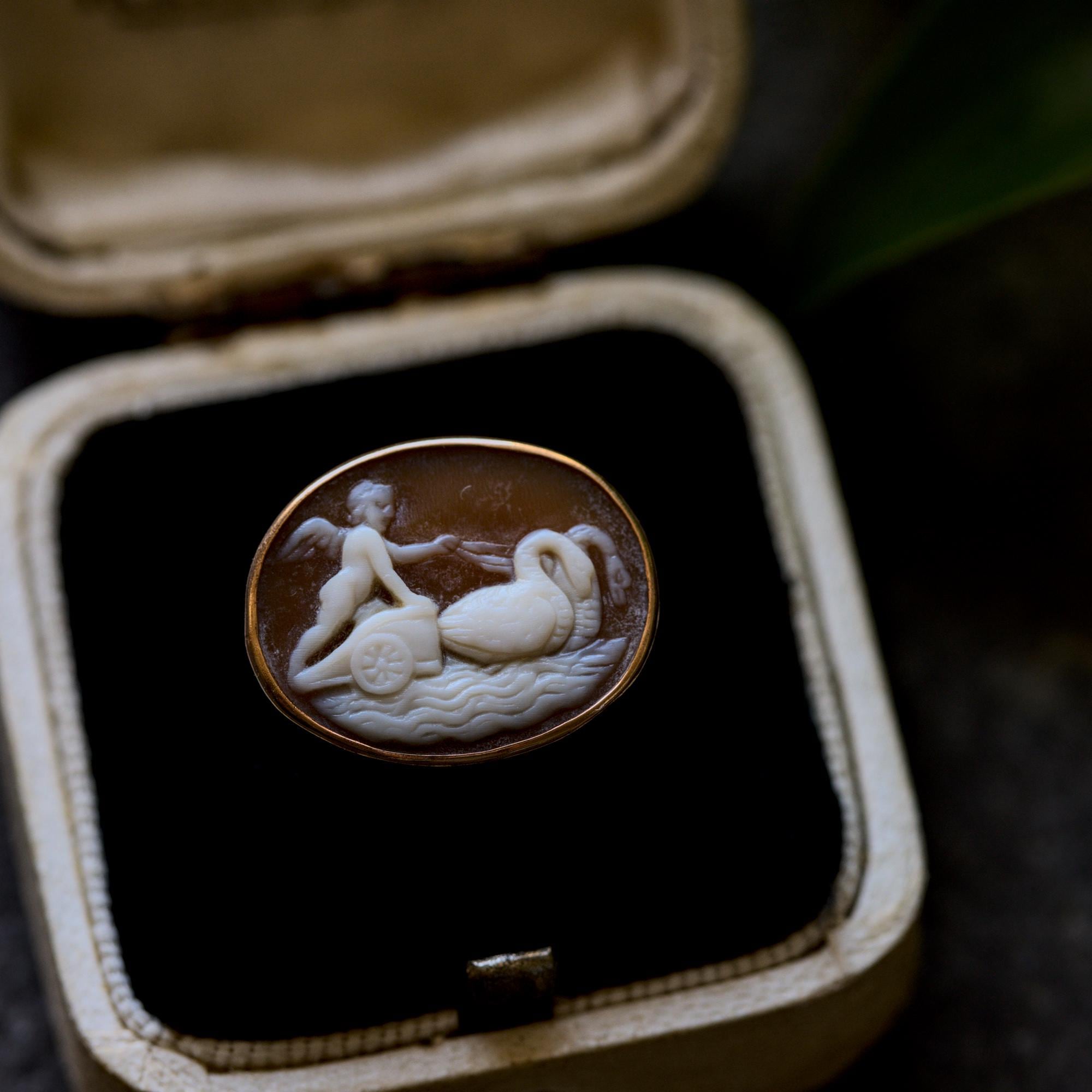 希少なアンティークイタリア製9Kゴールド製小さな天然シェルカメオ