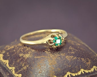 Wonderful Small Vintage 14K Gold Emerald Solitaire Ring
