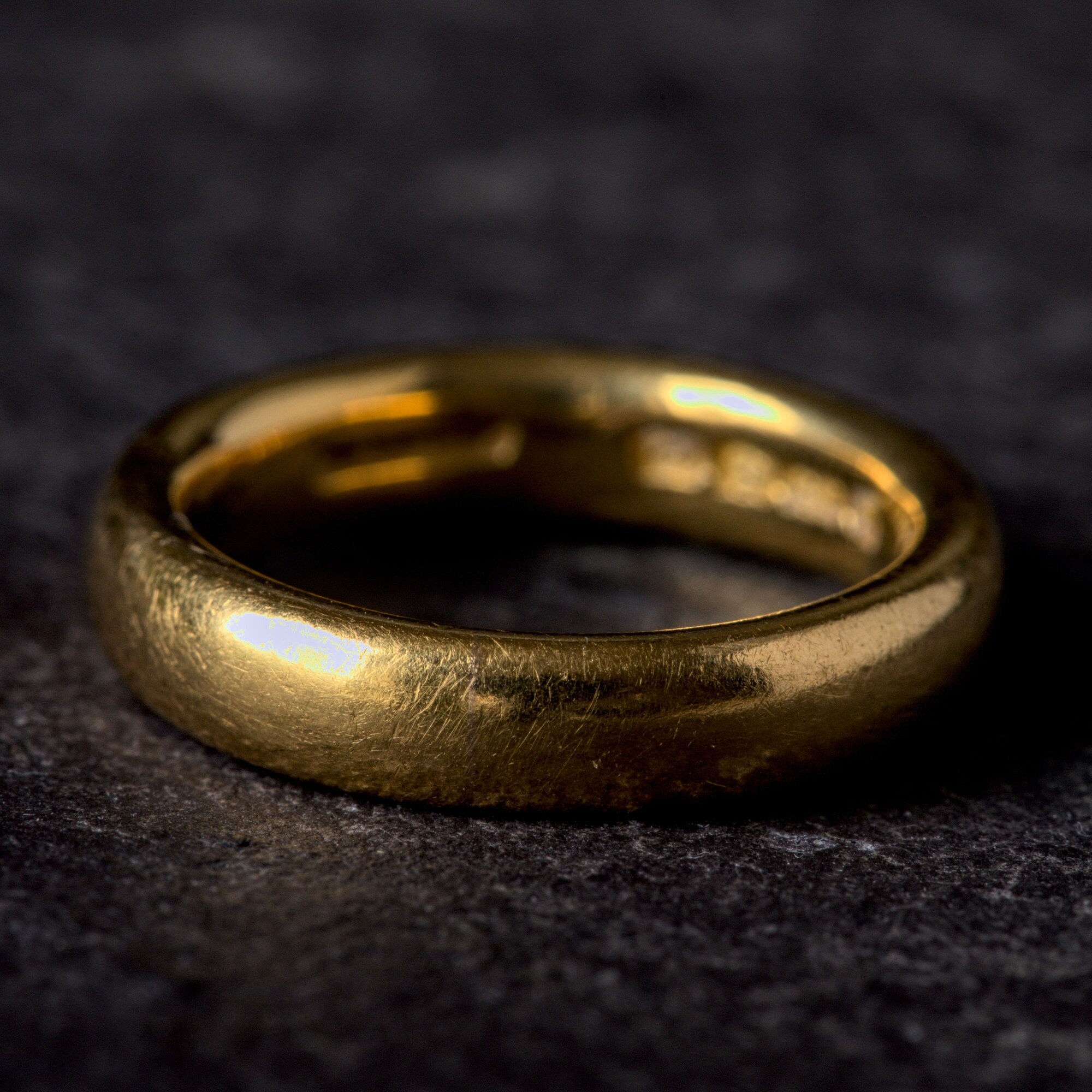 Superb Heavy Antique English 22K Gold Art Deco Period Wedding Ring 