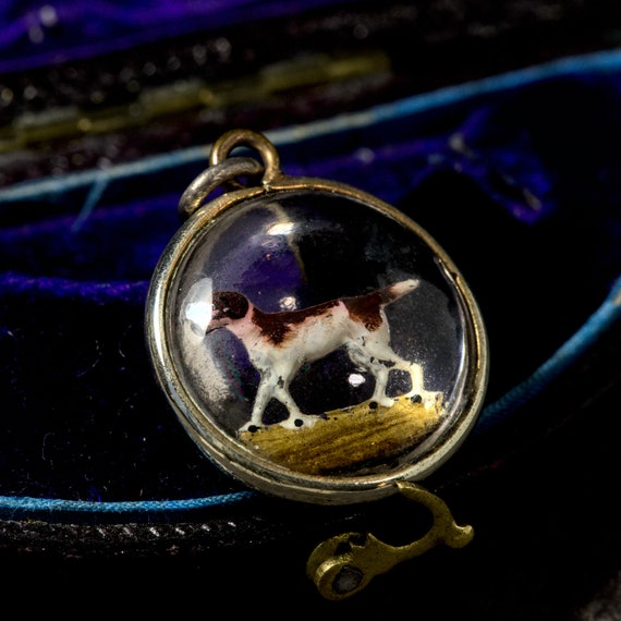 HOUND DOG ペンダント Antique 9K Gold Molded Glass Essex Crystal Charm Pendant English