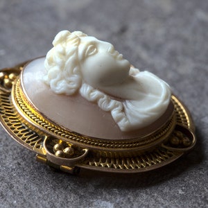 Amazing Genuine Antique Italian 9K Gold Shell Cameo Brooch High Relief Lady 1870