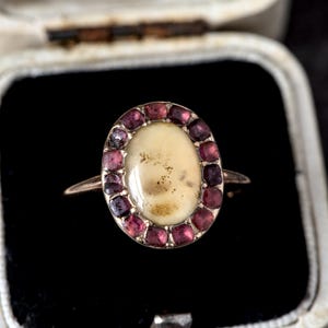 Wonderful Antique Georgian English 9K Gold Garnet Dendritic Agate Ring c1770