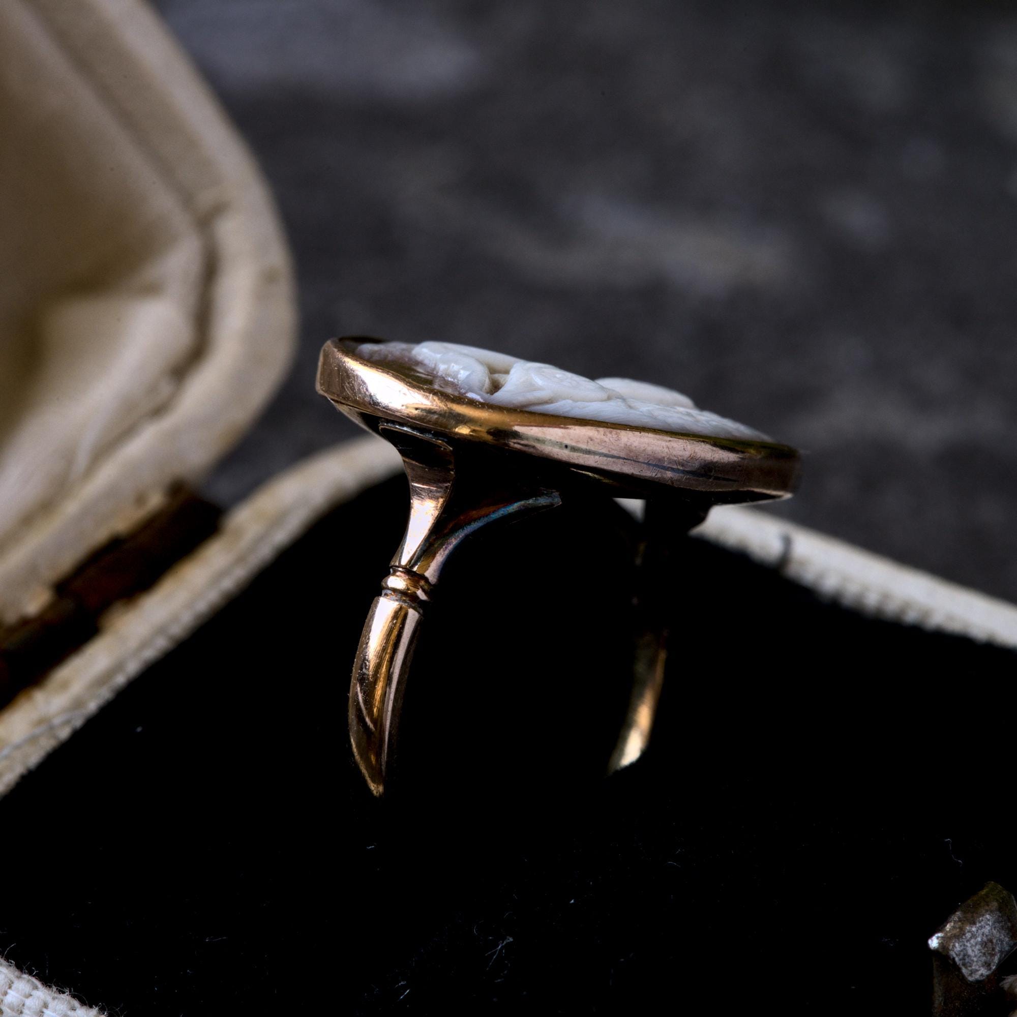 希少なアンティークイタリア製9Kゴールド製小さな天然シェルカメオ