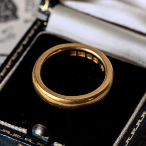 Ultimate Antique English Art Deco 22K Gold Designer Wedding Band Ring c1923