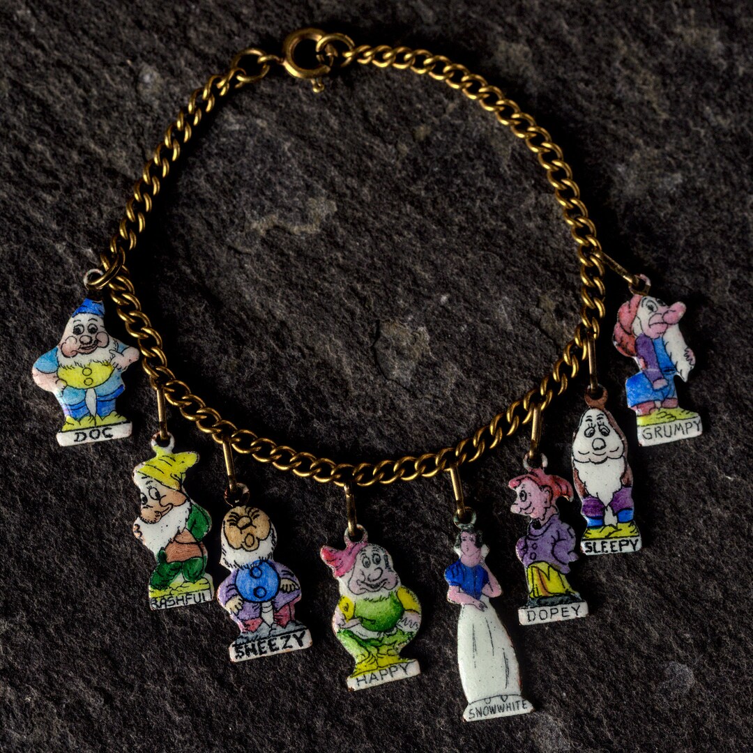 Genuine Vintage Gilt Metal Enamel Snow White Seven Dwarfs Charm Bracelet 