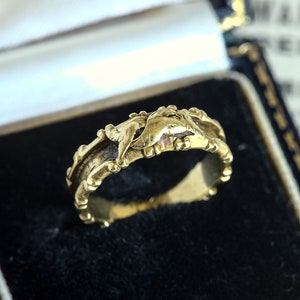 Unusual Antique Early Victorian English 15K Gold Scrolling Mourning Ring c1840