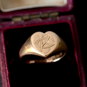 Lovely Quality Antique English 18K Gold Heart Signet Ring BC CB