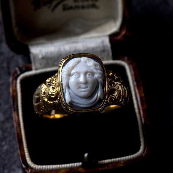合*い様 金のブドウを持ってるコ　置物　alimie 非常に希少なアンティーク ジョージアン イングリッシュ 18K ゴールド