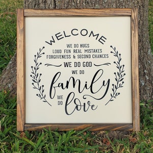 Willkommensschild - Wir tun Familienschild - Bauernhausschild - Rustikales Holzschild - Schriftschild