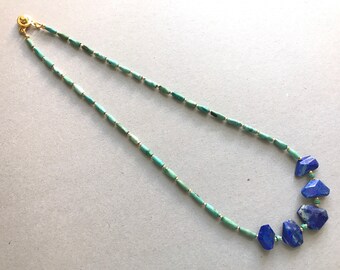Collar turquesa con cuentas lapislázuli multifacéticas, cierre de botón de oro de 14k, regalo para ella
