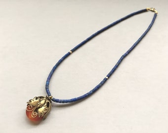 Collar de lapislázuli con Donut cornalina naranja incrustado en oro plateado mariposa, regalo para ella