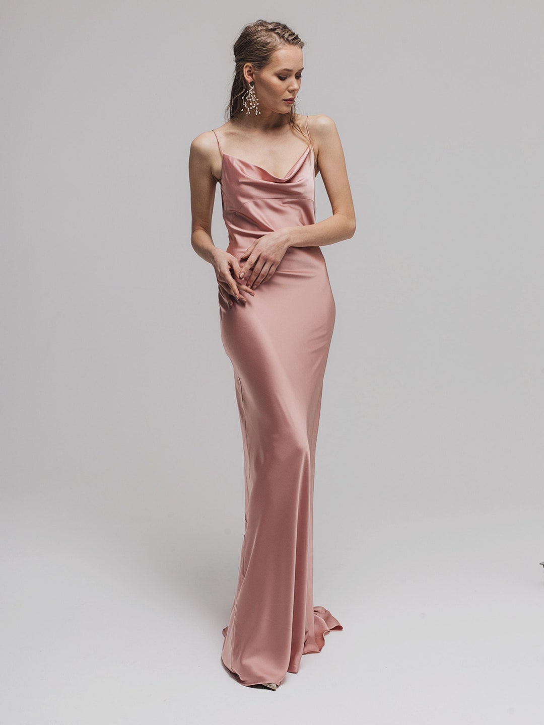 Abito da sposa in raso cipria scollo a cappuccio spalline sottili strascico corto Etsy Italia