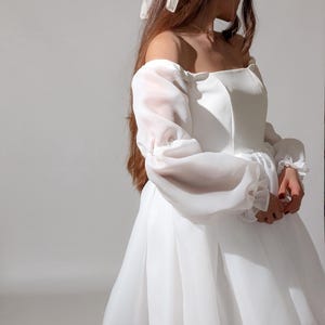 Organza Brautkleid mit langen Puffärmeln, Mini Brautkleid, Verlobung Outfit