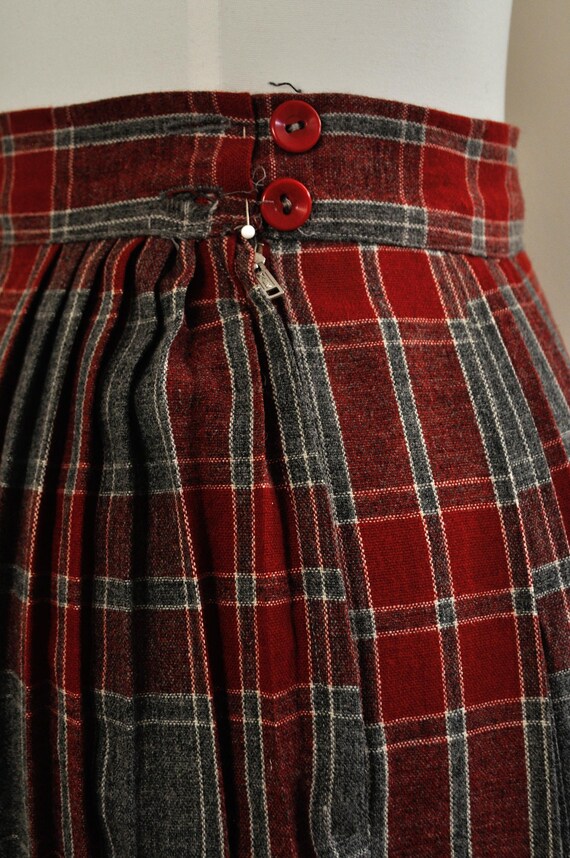 Pleated Vintage Skirt-Waist 26 to 30