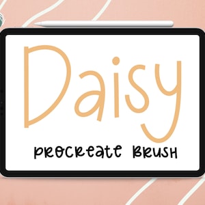Puede incluir: Una ilustración digital de la palabra "Daisy" en color naranja claro sobre un fondo blanco. La palabra está escrita en un estilo informal, a mano. Debajo de la palabra está el texto "Procreate Brush" en negro.