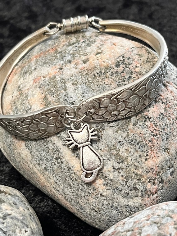 Happy Kitty Cat!! Vintage Sterling Silver Clasp Bracelet Happy Kitty Cat!! Vintage Sterling Silver Clasp Bracelet