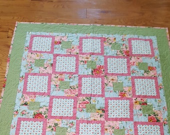 Quilt, Throw Quilt, Lap Quilt, Floral Quilt, Pink Quilt, Pink and Green Quilt, Sofa Quilt