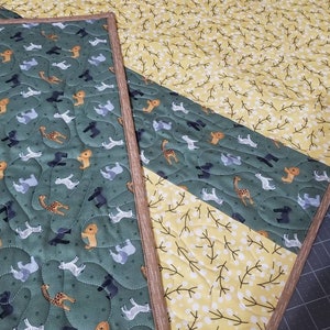 Jungle Animal Baby Quilt, Vert et Jaune Bébé Quilt, Cozy Baby Quilt, Baby Shower Gift, Whole Cloth Baby Quilt