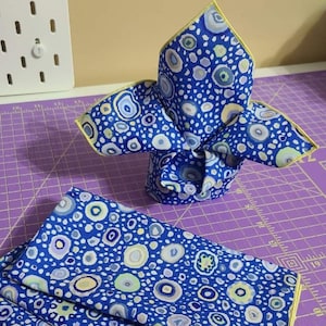 Blue Napkins, Colorful Cloth Napkins, Fun Fabric Napkins, Reusable Napkins, Cloth Liners, Set of 4 Napkins