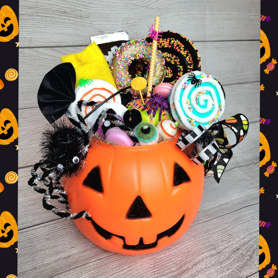 Halloween Candy Centerpiece, Halloween Arrangement, Halloween Table