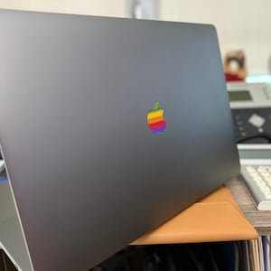 Apple Rainbow 80er Retro Logo Aufkleber für MacBook Pro / Air 13 14 15 16 Touch bar M1 M2 M3 Pro Max Bild 6