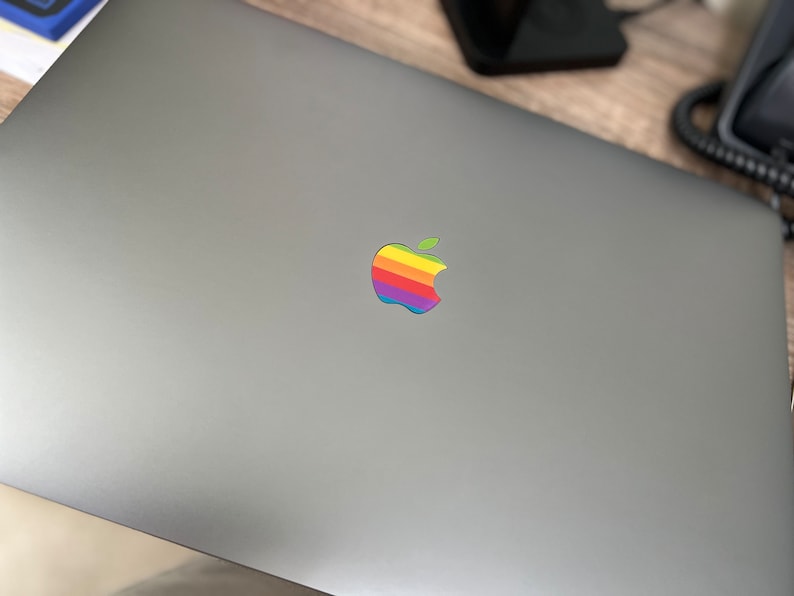 Apple Rainbow 80er Retro Logo Aufkleber für MacBook Pro / Air 13 14 15 16 Touch bar M1 M2 M3 Pro Max Bild 5