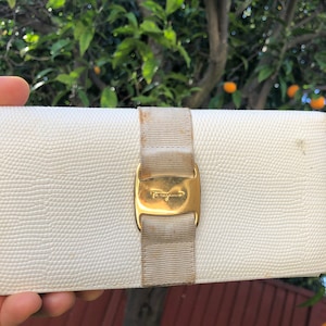 Italia cartera de cuero Salvatore Farragamo cartera larga de color blanco hecho en Italia texturizado cuero bifold wallet money holder ranuras para tarjetas de crédito