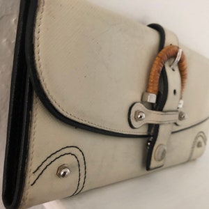 Venta-Salvatore Farragamo cartera de cuero Italia-hecho bifolder de cuero de cuero cartera larga tarjeta de crédito compartimento de la moneda bolsa de monedas color crema