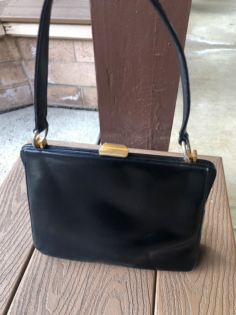 Frances - Classic Heritage Leather Shoulder Bag