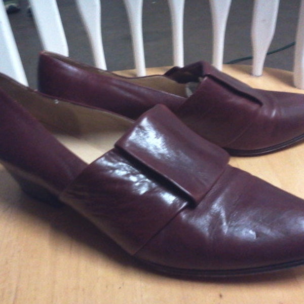 Italian made leather pumps burgundy leather shoes vintage Italian made pumps burgundy leather shoes  slip-on pump  chunk heeled pumps