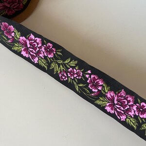 Ruban jaquard fantaisie,,ruban a fleur fuchia