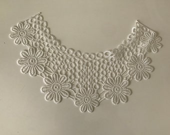 Applique to sew in white guipure for collar