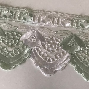 White and green English embroidery lace, English embroidery, English embroidery, ribbon pass,