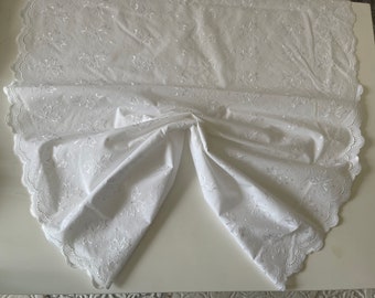Tissus broderie anglaise en dentelle 68 cm en largeur couleur blanc