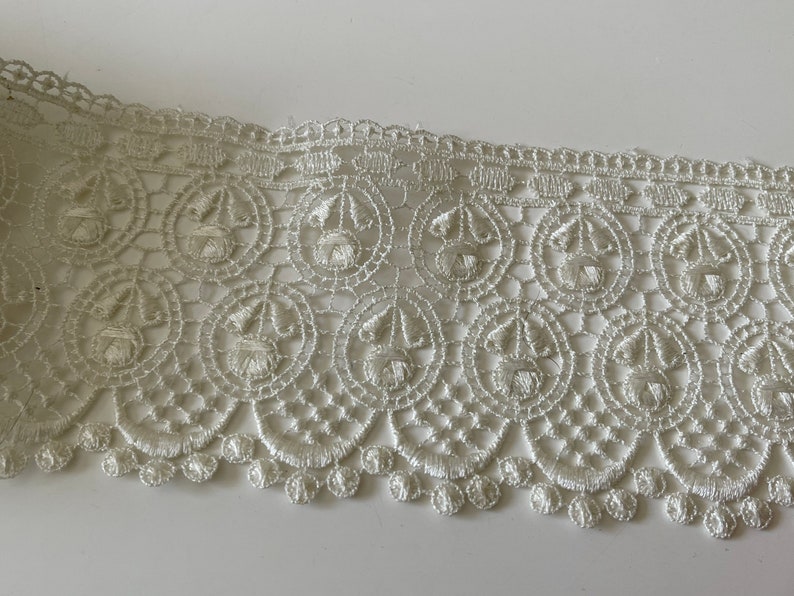 Dentelle guipure blanche ou ecru de 9 cm en largeur haute qualité image 2