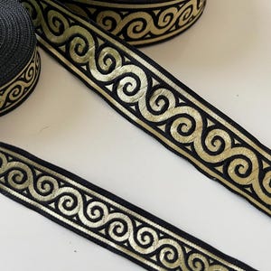 Nastro medievale intrecciato nero e oro medievale