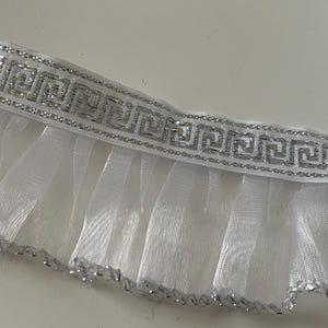 Geplooid lint van ongeveer 5 cm breed, zilver- of goudkleur