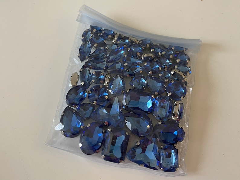 Strasssteine in verschiedenen Größen, Kristall-Strasssteine zum Nähen, Blau