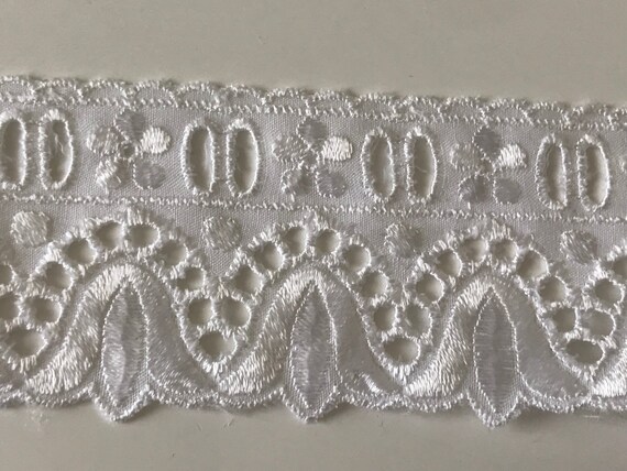 ENGLISH BRODERIE between two 1.7 cm