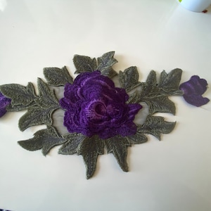 Embroidery as sewing applique modele vert violet