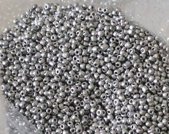 Perle de rocailles en verre couleur argent 1,75mm