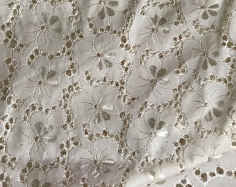 Tissus broderie anglaise,broderie anglaise écru,broderie anglaise beige,tissus brodé,