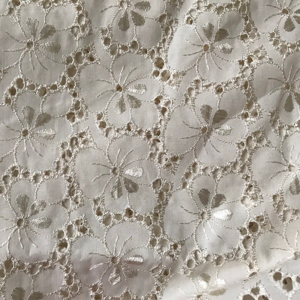 Tissus broderie anglaise,broderie anglaise écru,broderie anglaise beige,tissus brodé,