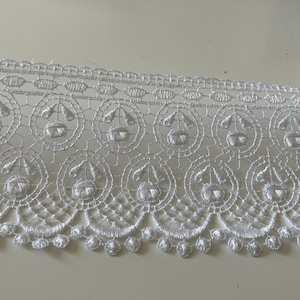 White or ecru guipure lace 9 cm wide, high quality